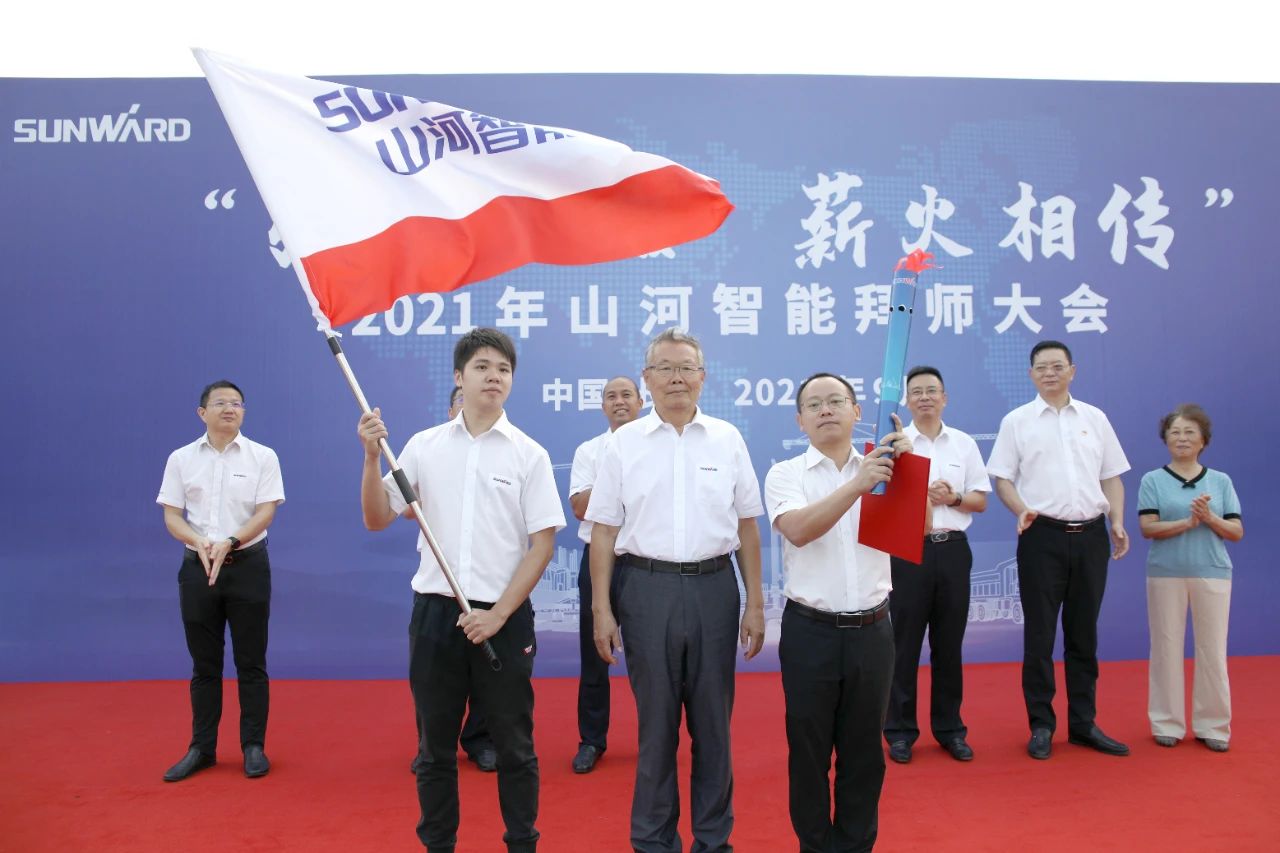 百人齐聚拜师恩 | 江南游戏智能“传帮带”人才培养模式为公司发展积蓄力量