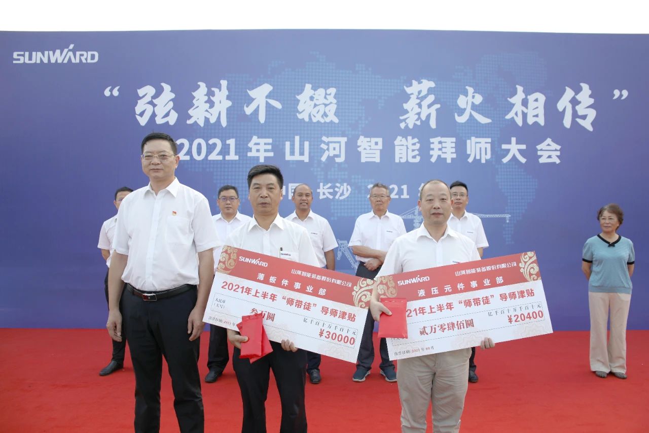 百人齐聚拜师恩 | 江南游戏智能“传帮带”人才培养模式为公司发展积蓄力量