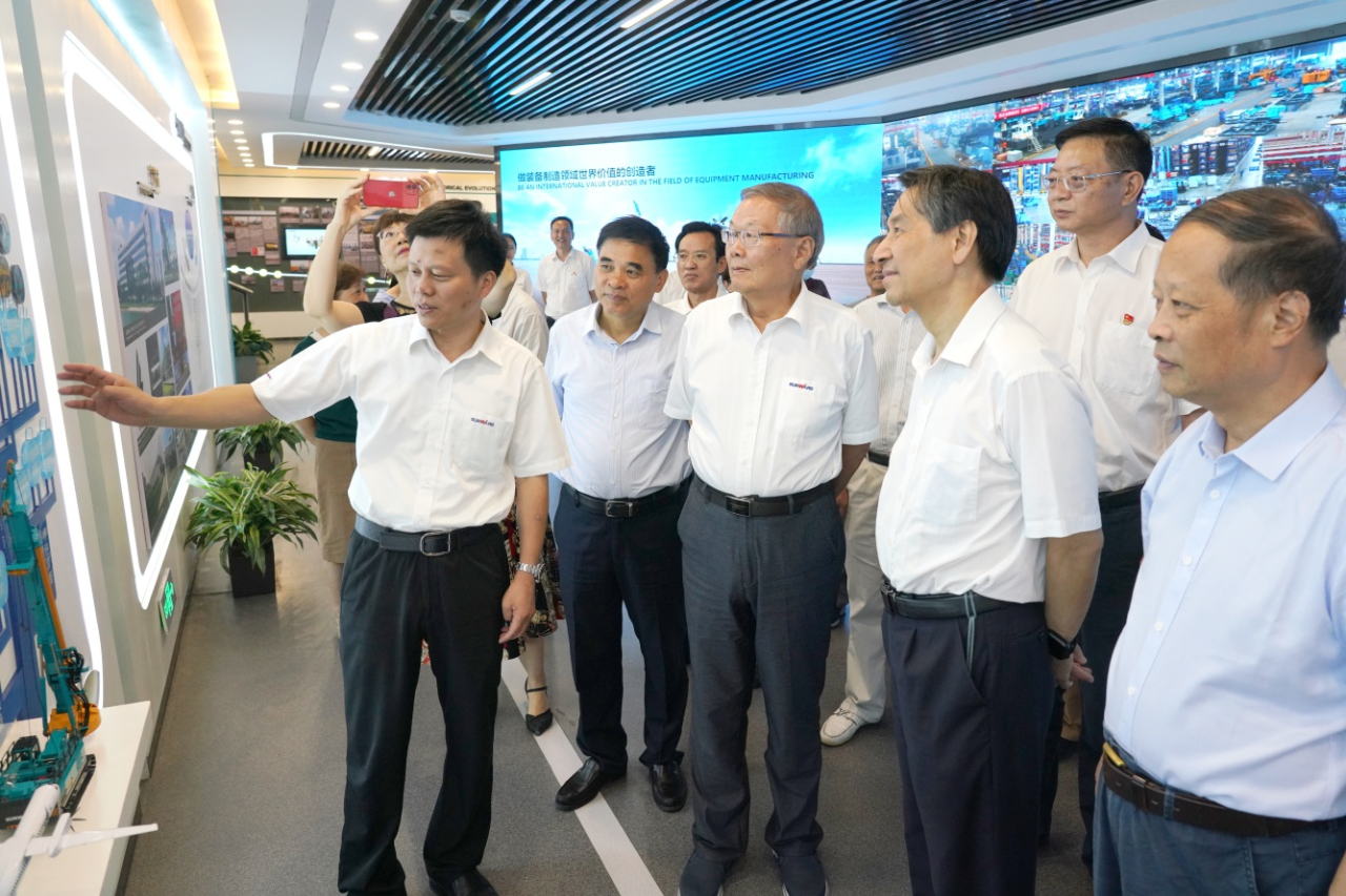 湖南省老科学技术工作者一行到访江南游戏智能