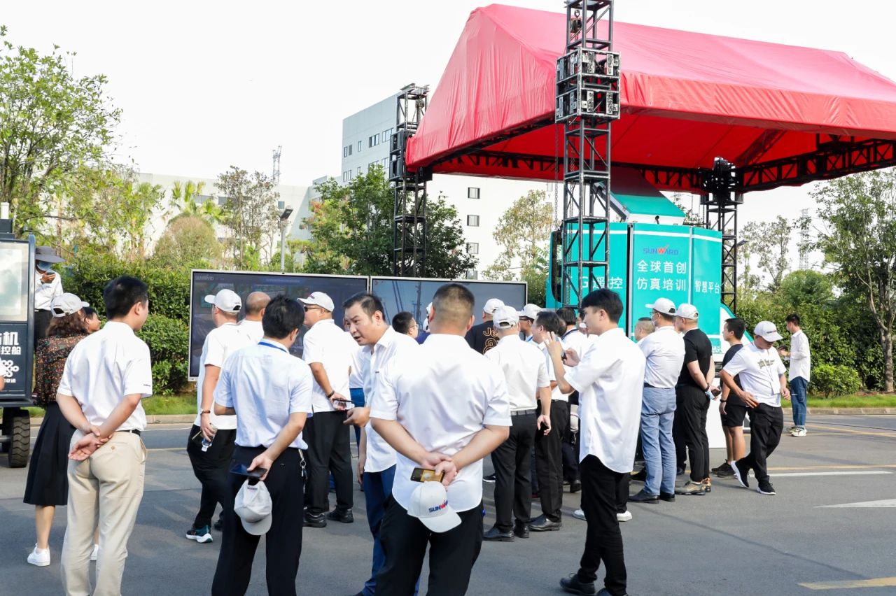 逛展超热闹！江南游戏智能成果展示会高能名场面来袭