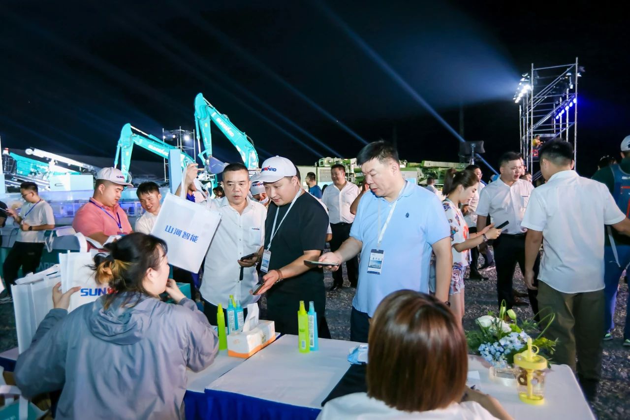 逛展超热闹！江南游戏智能成果展示会高能名场面来袭