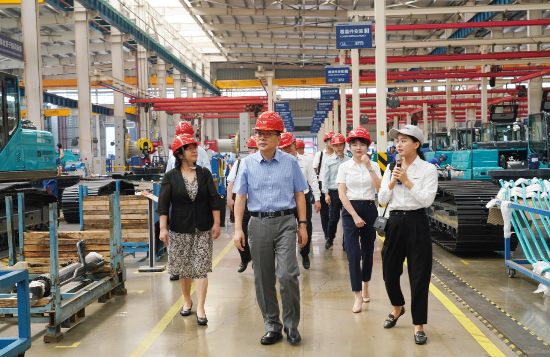 中国出口信用保险公司领导一行调研江南游戏智能