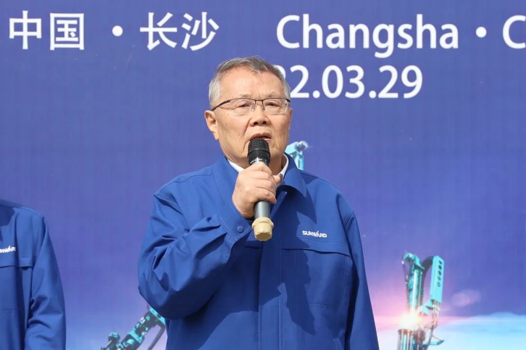 征战全球市场!江南游戏智能凿岩设备批量发货