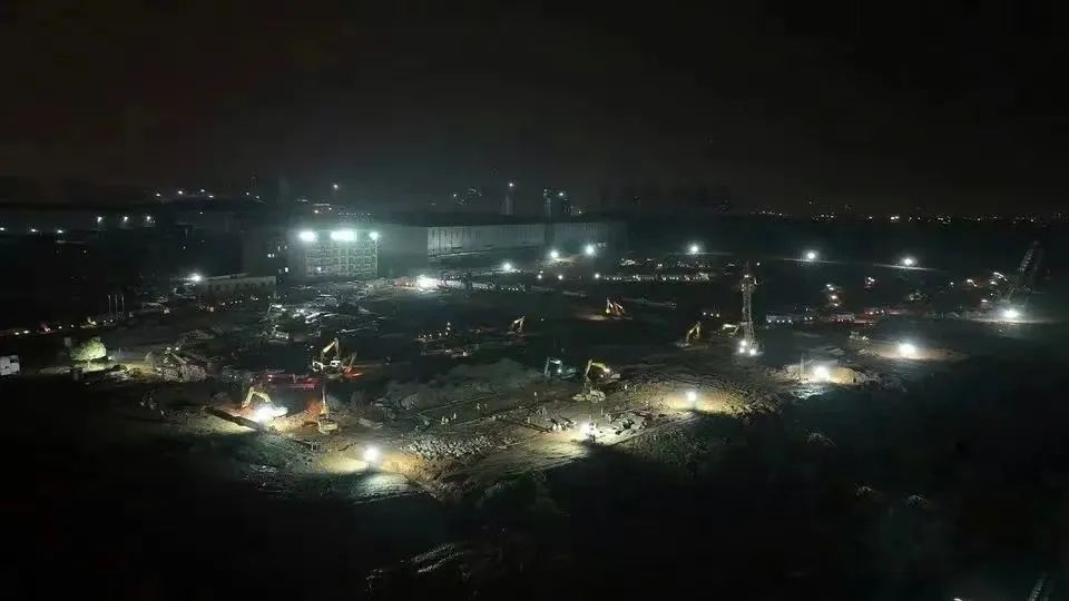 冲锋一线显担当！江南游戏智能挖掘机助力长沙方舱医院建设