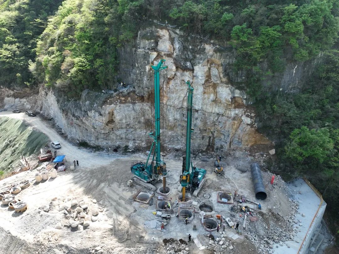 展现施工“奇效”！江南游戏智能旋挖钻机强势助力炉慈高速公路建设