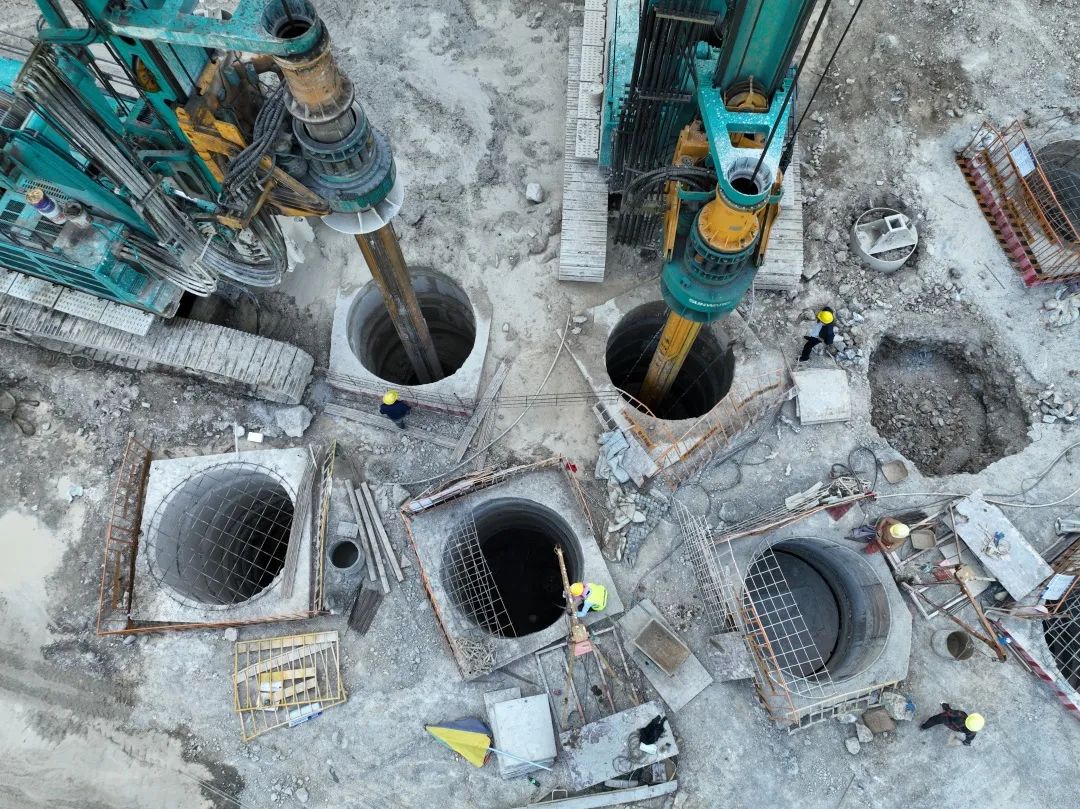 展现施工“奇效”！江南游戏智能旋挖钻机强势助力炉慈高速公路建设
