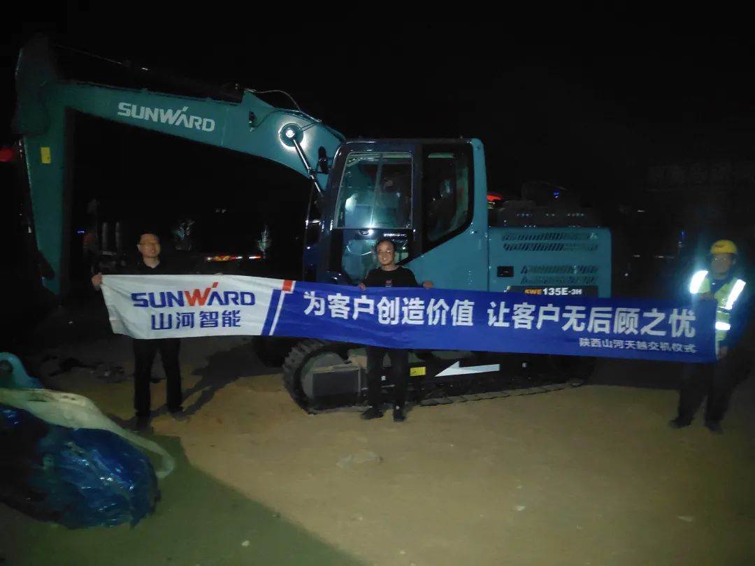 冲、冲、冲！带您感受江南游戏智能挖掘机火热交机时刻