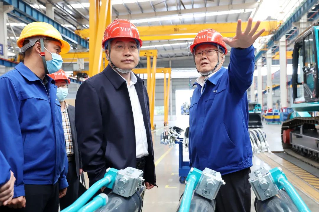 中铁二十局党委书记、董事长雷位冰带队拜访江南游戏智能