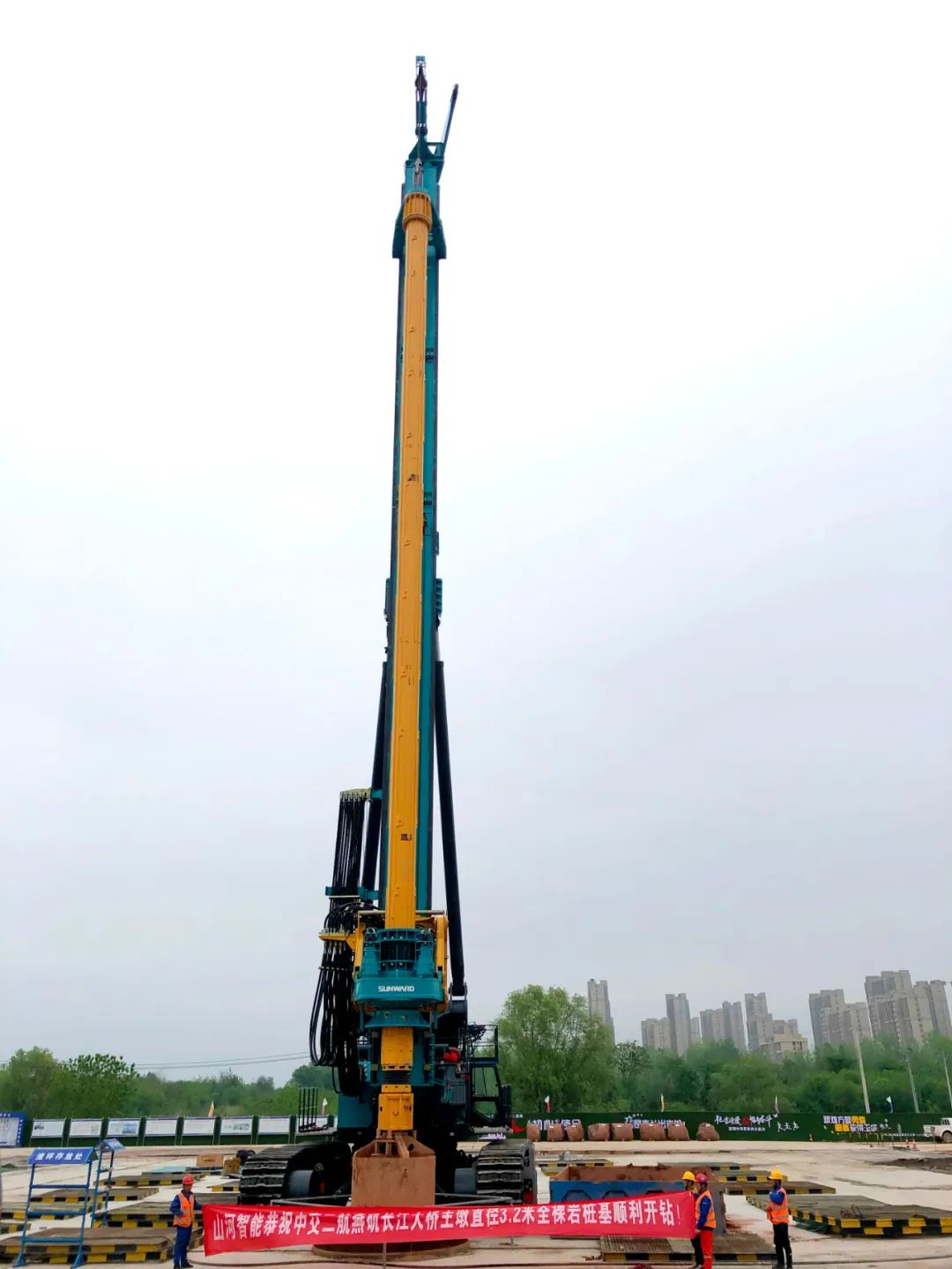 再啃“硬骨头”！江南游戏智能“超级桩备”助建燕矶长江大桥