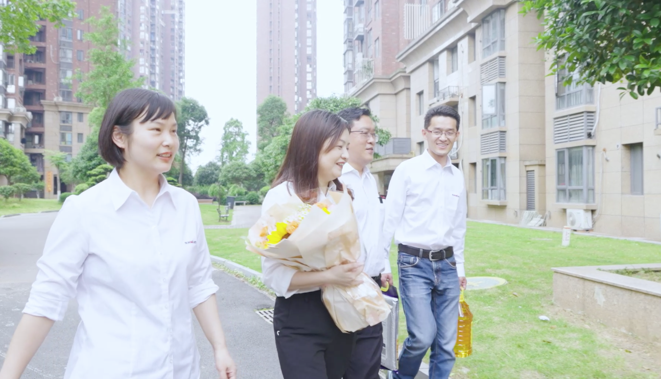 在母亲节，向你们身后的妈妈送去“江南游戏家园”的温暖