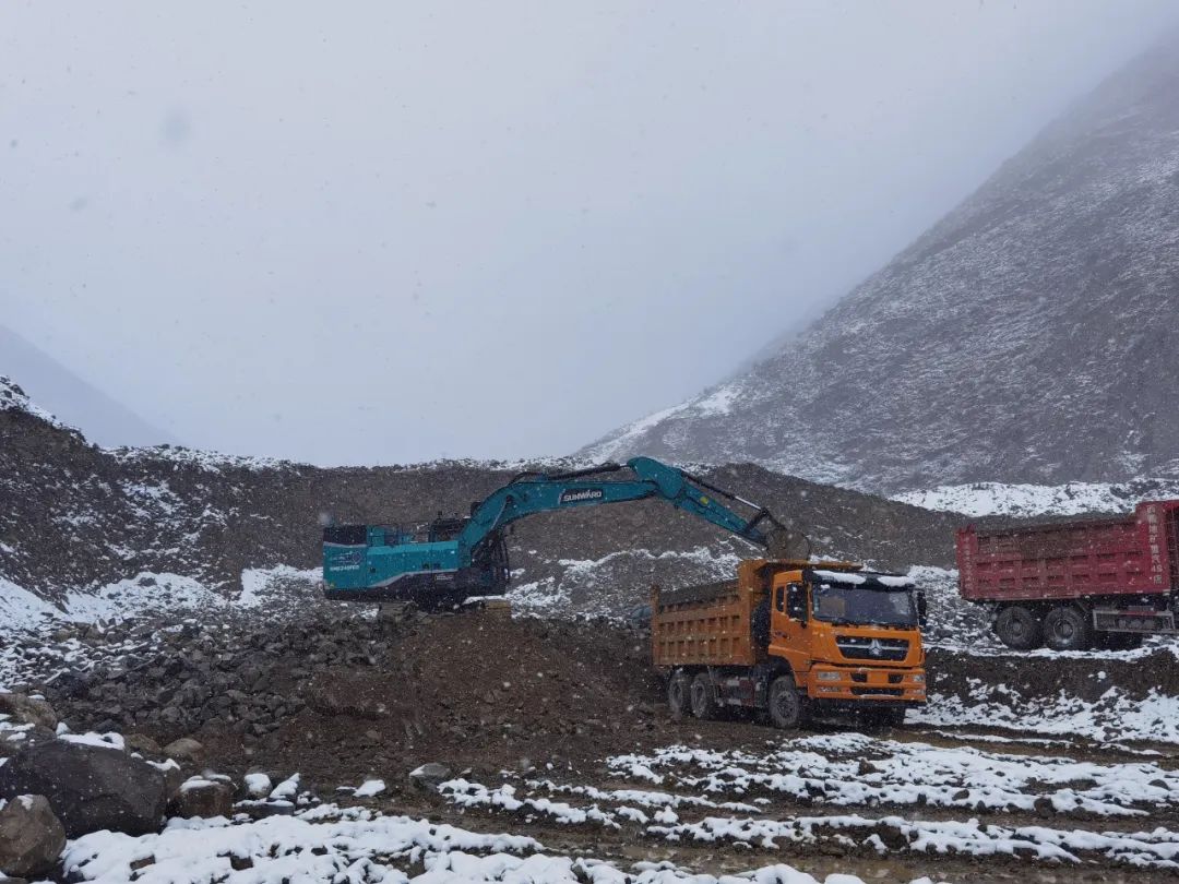 征战川藏铁路！江南游戏智能新一代电动挖掘机成功交付