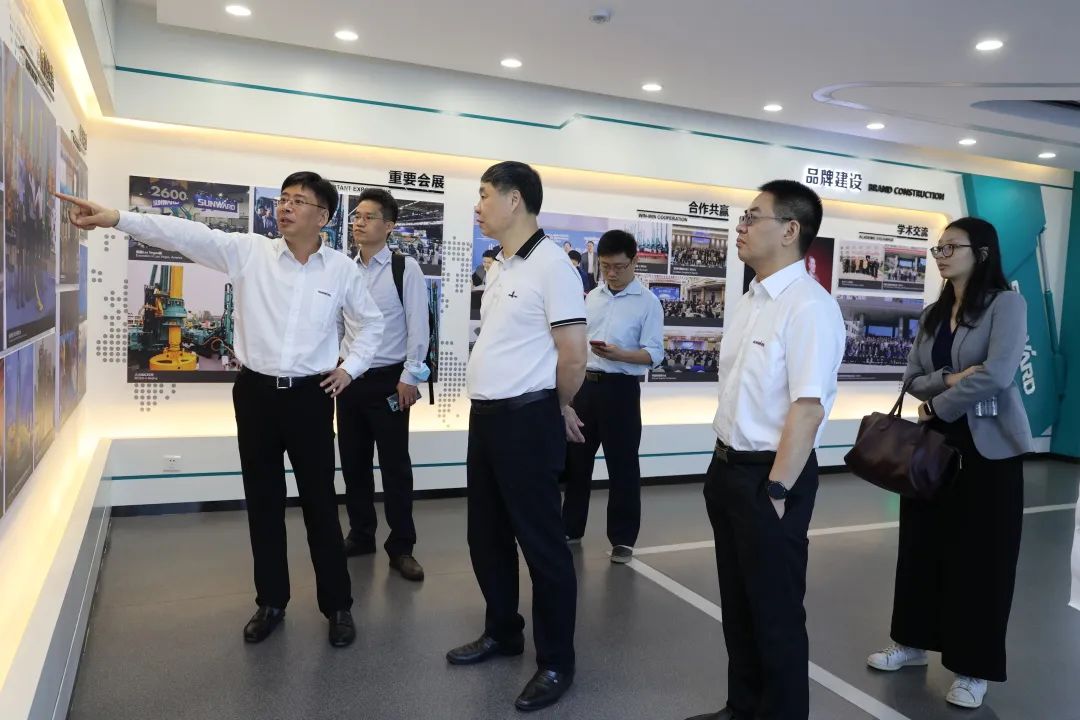 广州工控集团副总经理李绍康调研江南游戏智能