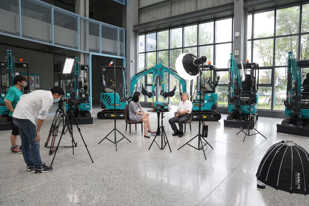 CGTN探厂！专访江南游戏智能董事长、首席专家何清华花絮来了