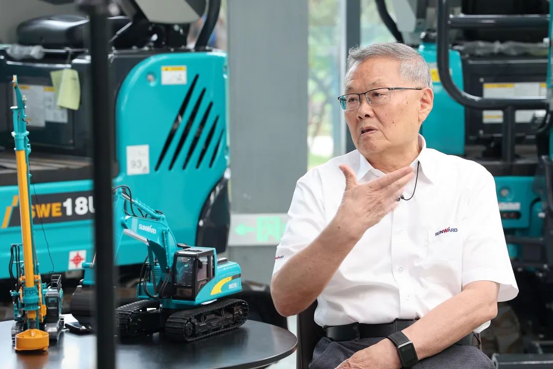 CGTN探厂！专访江南游戏智能董事长、首席专家何清华花絮来了