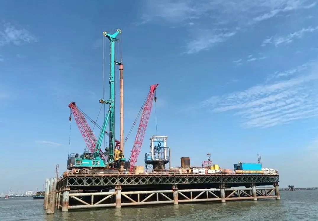 乘风破浪的旋挖钻机！江南游戏智能助建澳氹第四跨海大桥
