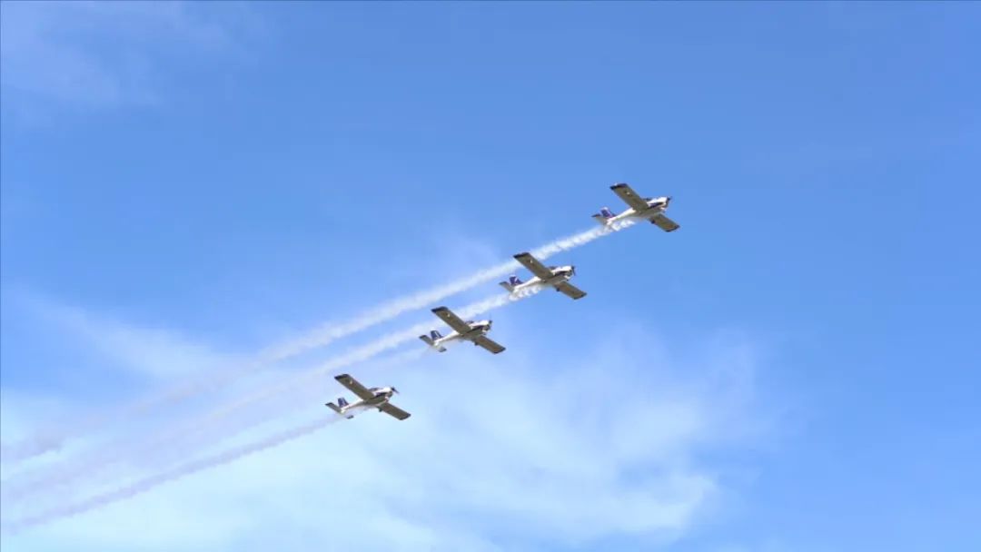 空中开花、大坡度盘旋、俯冲跃升……看江南游戏飞行表演队炫技2022湖南航展动态展