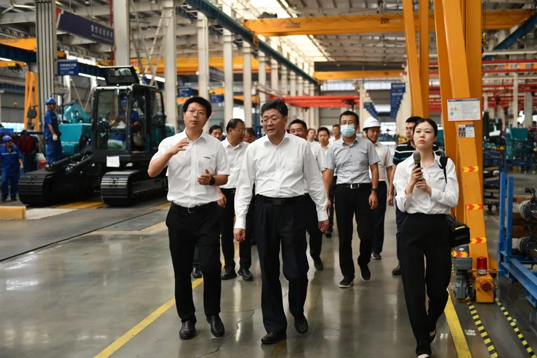 国家应急管理部郭治武局长一行考察江南游戏智能无人化应急救援装备