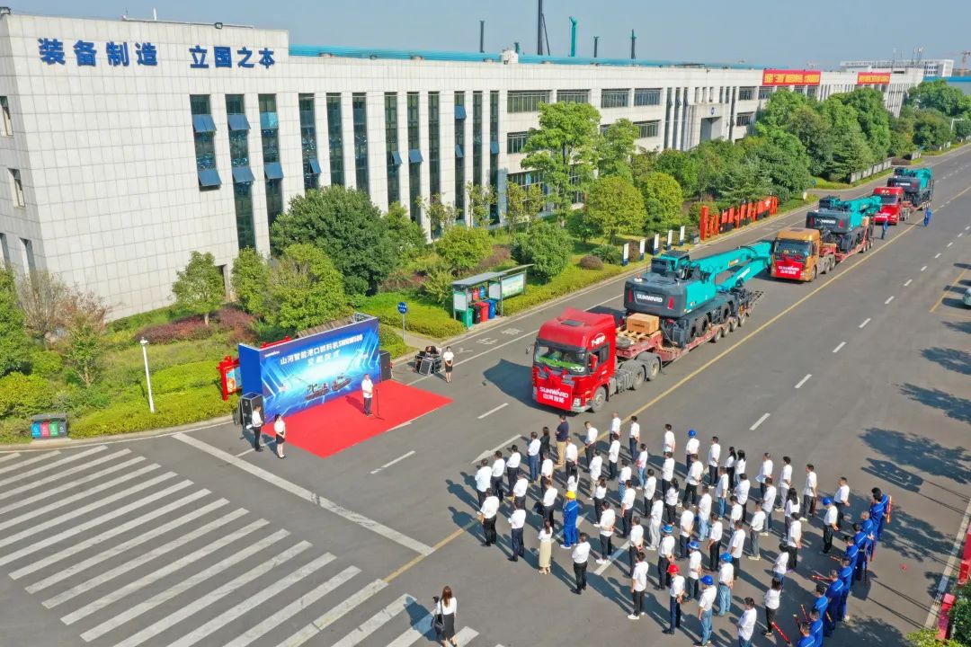 携手山东汇诚助力我国港口建设！江南游戏智能港口抓料机成功批量交付