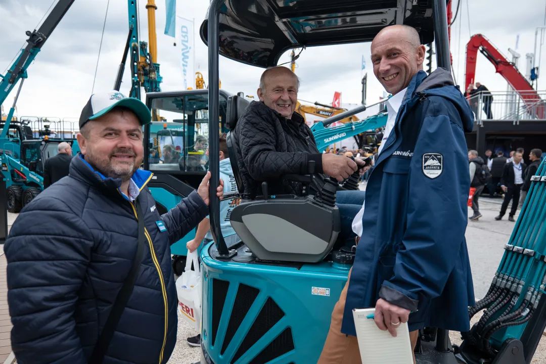 Bauma 2022 | 一组火热现场图带您重温江南游戏智能德国宝马展之旅
