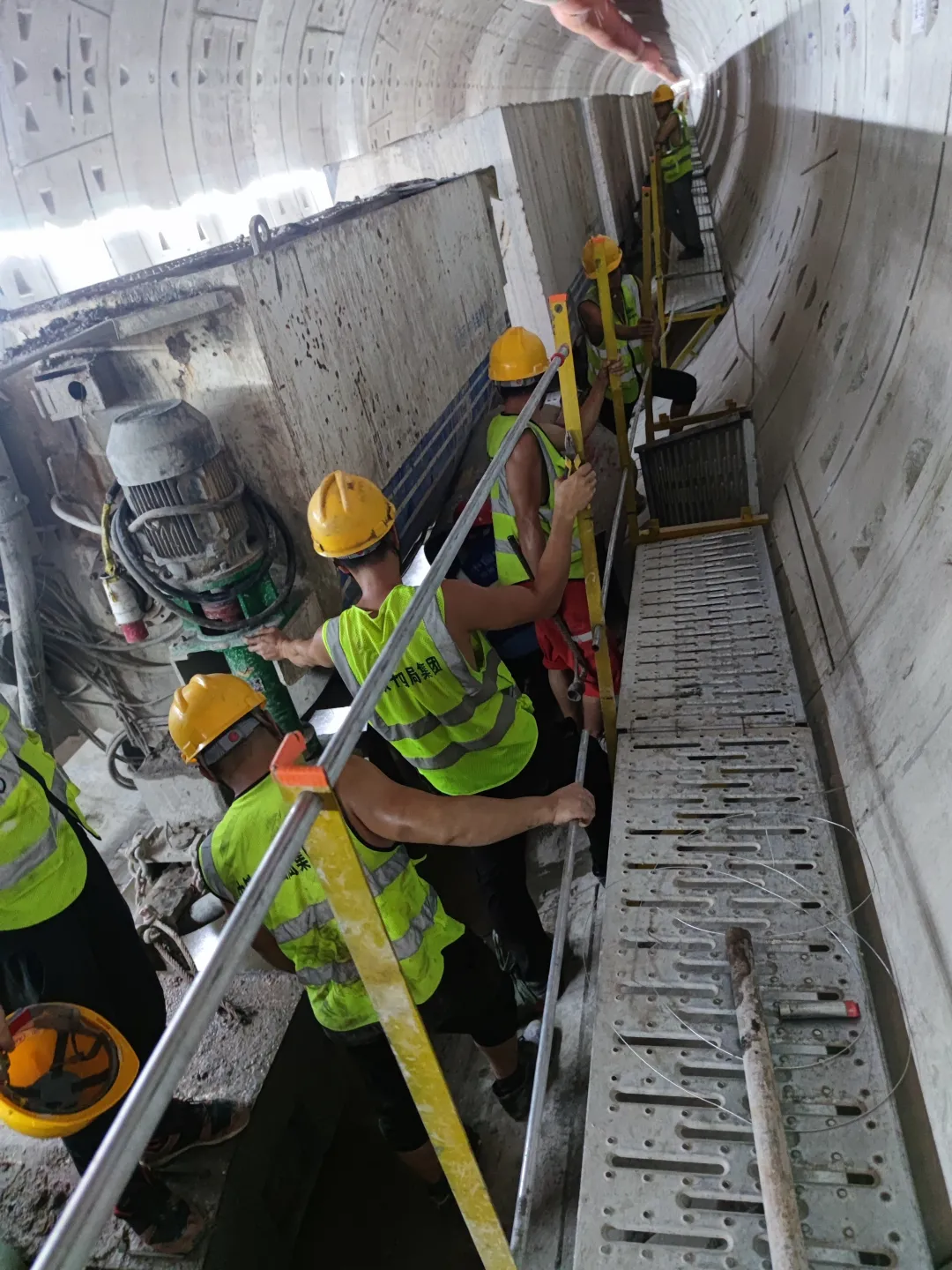 持续助建美丽大湾区！中铁江南游戏盾构机成功贯穿深圳地铁3号线低碳站～坪西站右线