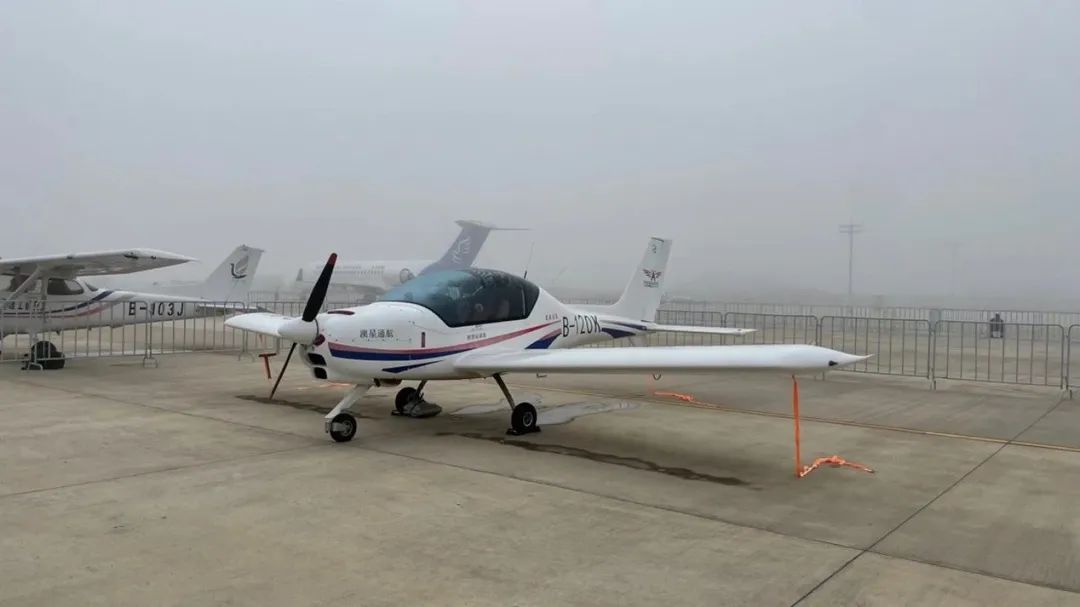 逆势飞翔！江南游戏航空携手合作伙伴亮相2022南昌飞行大会