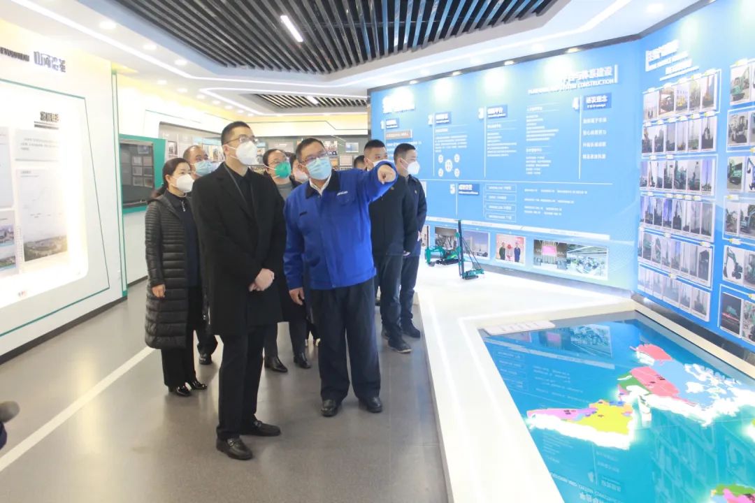 五粮液集团工会主席郭叙雷带队赴江南游戏智能考察交流