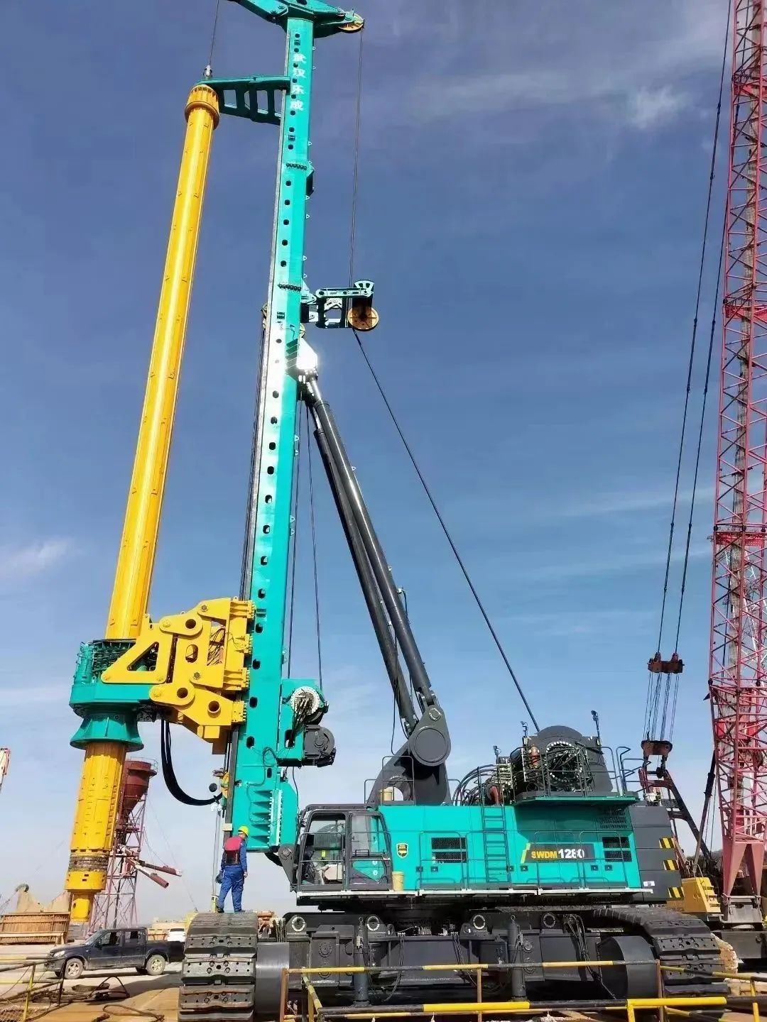 首桩开钻！江南游戏智能超级旋挖实力助建世界最大跨度公铁两用大桥