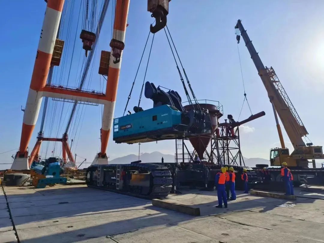首桩开钻！江南游戏智能超级旋挖实力助建世界最大跨度公铁两用大桥