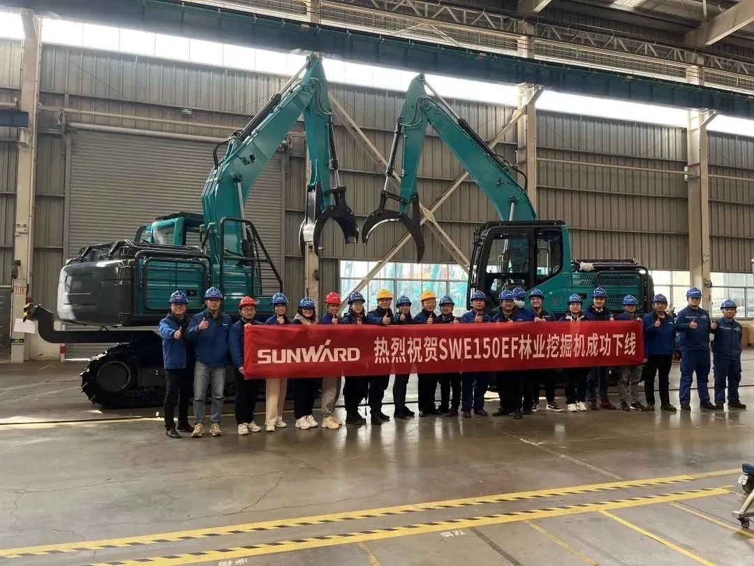 翻山越岭，称霸“武林”！江南游戏智能首款中型林业挖掘机成功下线