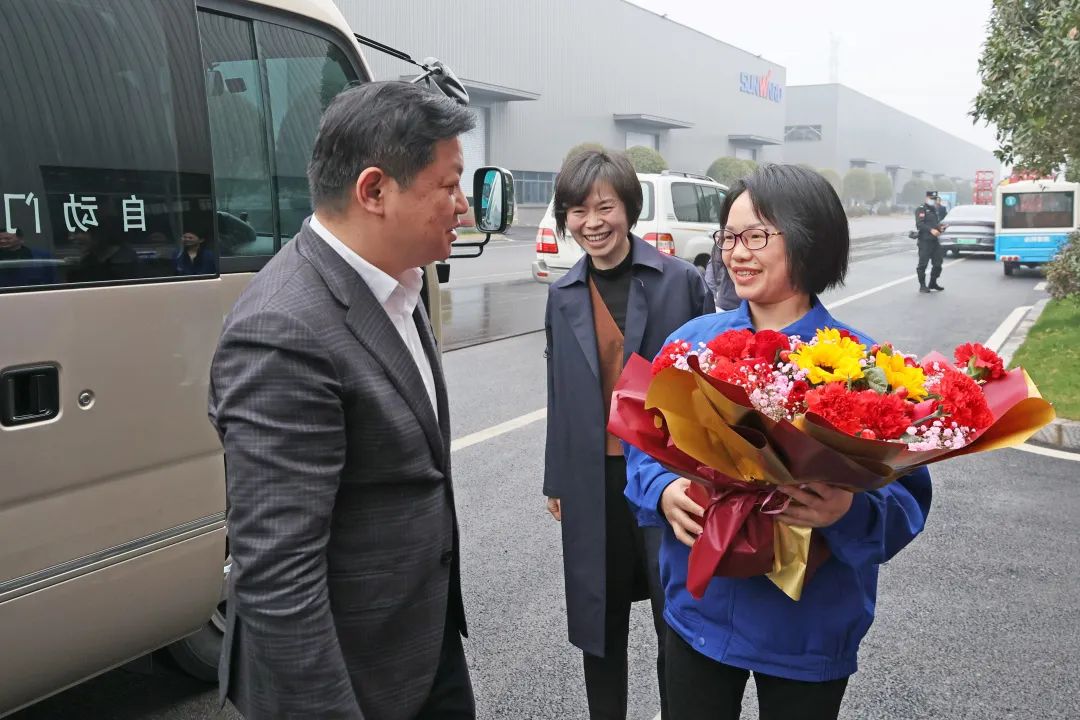 付旭明慰问江南游戏智能市三八红旗手并督导安全生产工作