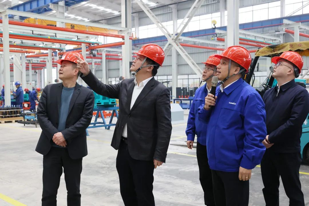 付旭明慰问江南游戏智能市三八红旗手并督导安全生产工作