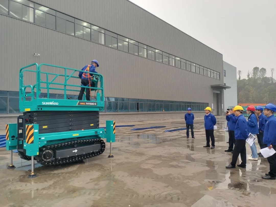 出厂即“出道”！江南游戏智能首款履带剪叉式高空作业平台批量上市