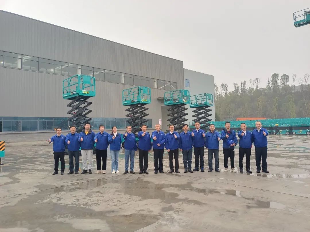 出厂即“出道”！江南游戏智能首款履带剪叉式高空作业平台批量上市