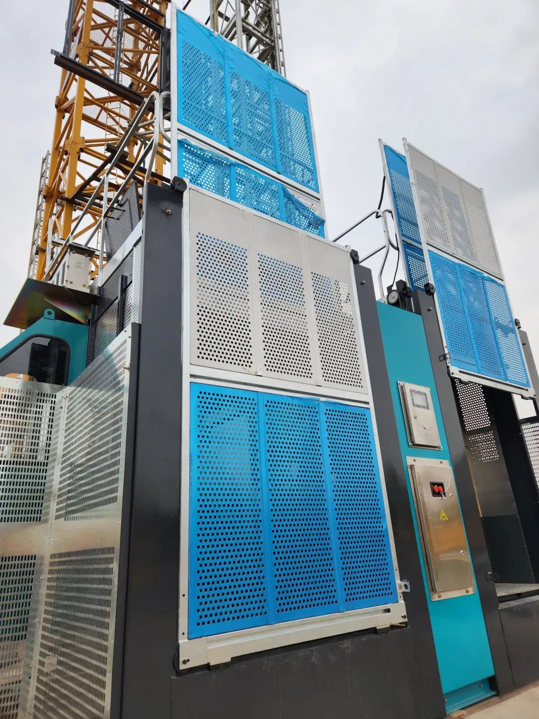 科技显能、再添新品！江南游戏江麓智能施工升降机成功下线
