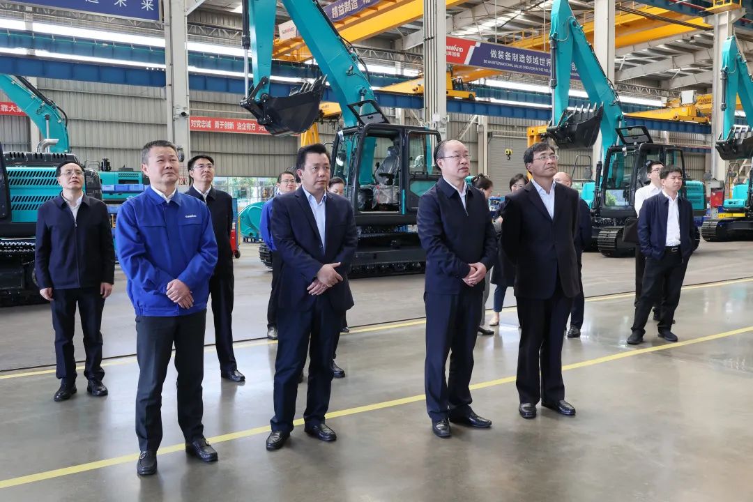 人社部党组成员、副部长俞家栋考察调研江南游戏智能