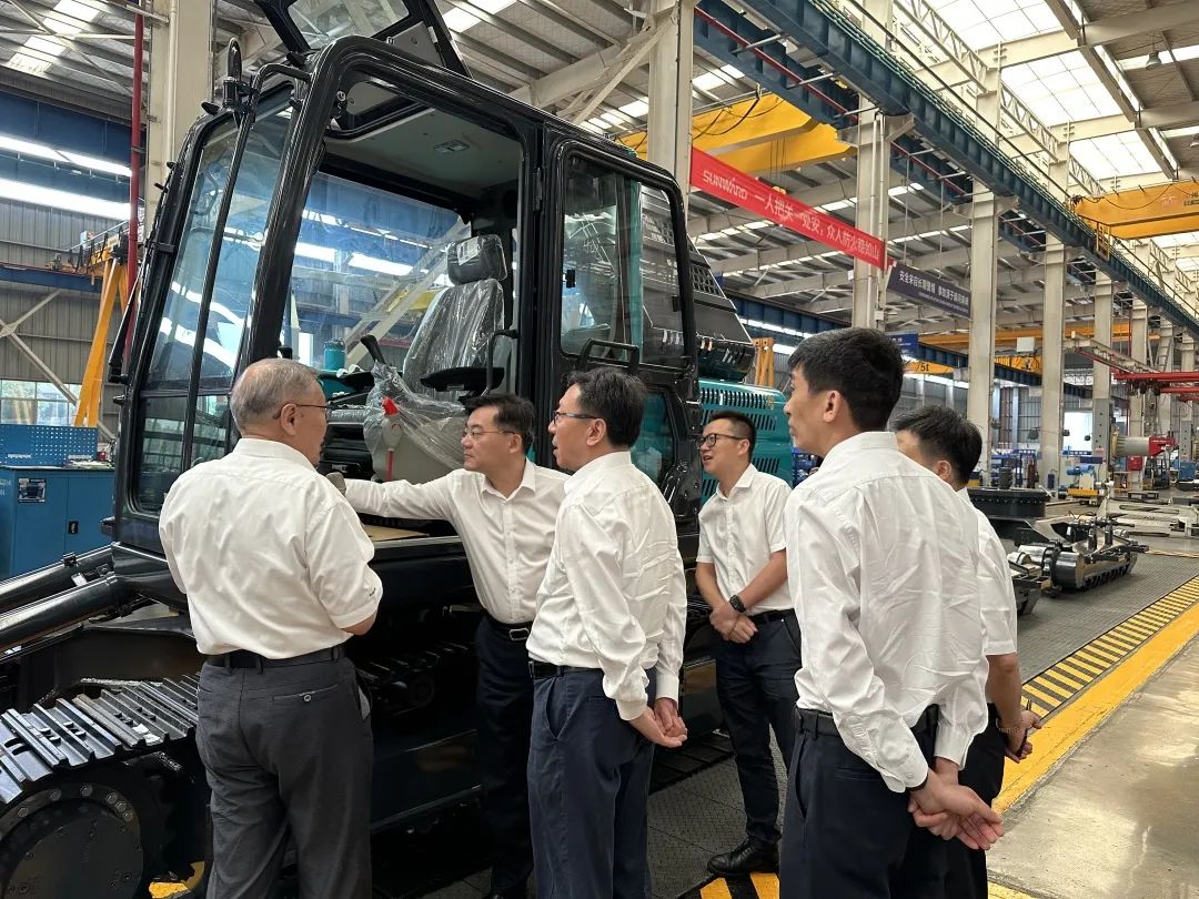 中国联通集团副总经理梁宝俊到访江南游戏智能