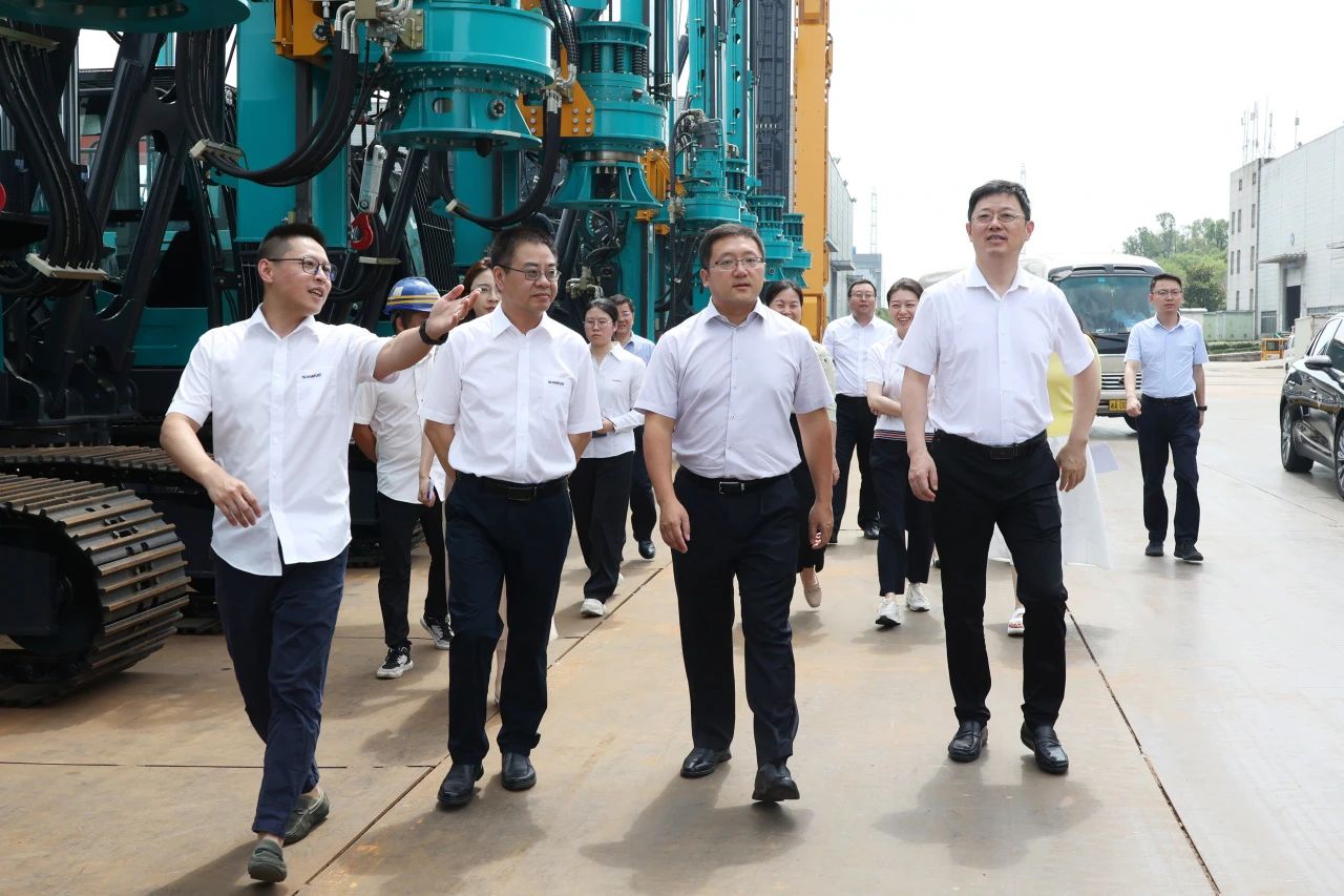 商务部自贸区港司调研江南游戏智能