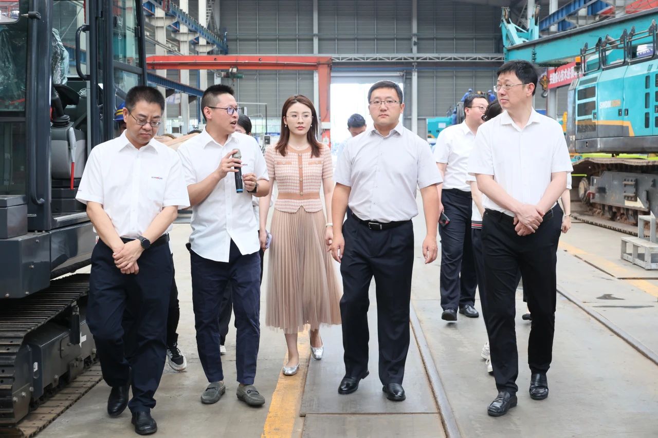商务部自贸区港司调研江南游戏智能