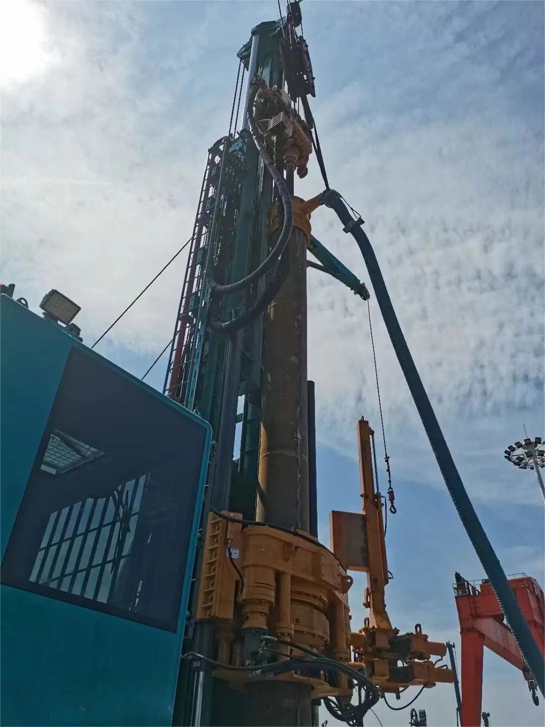 江南游戏智能全球首创深井套管车载钻机下线发布