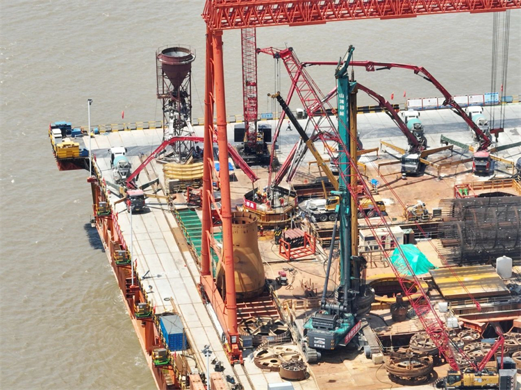 捷报!江南游戏智能完成“全球最大”6.3米直径旋挖桩成孔成桩