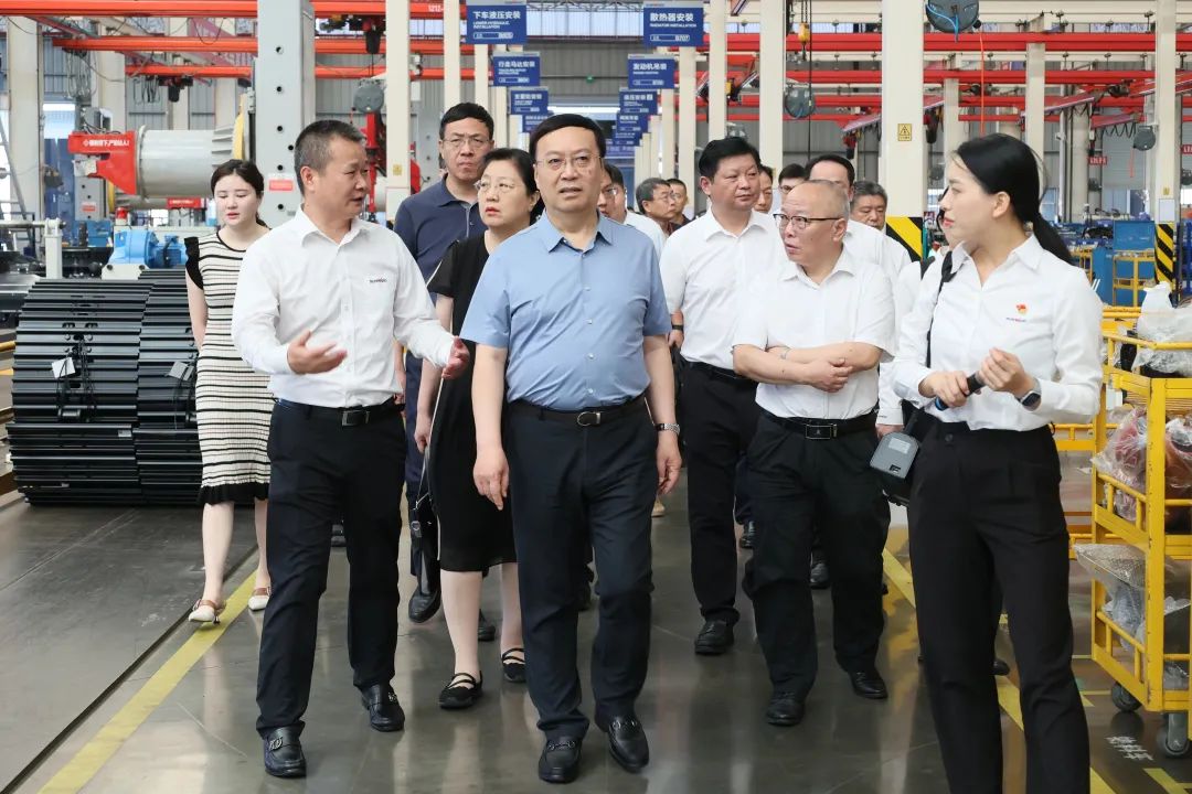中宣部社科领域专家学者到江南游戏智能调研高质量发展