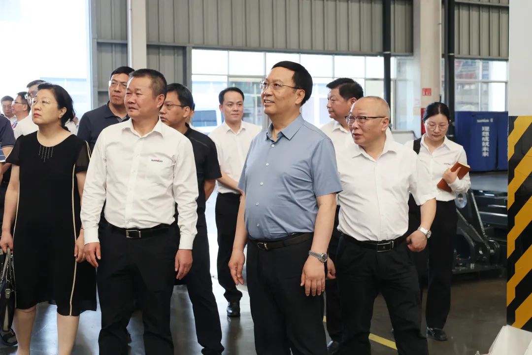 中宣部社科领域专家学者到江南游戏智能调研高质量发展