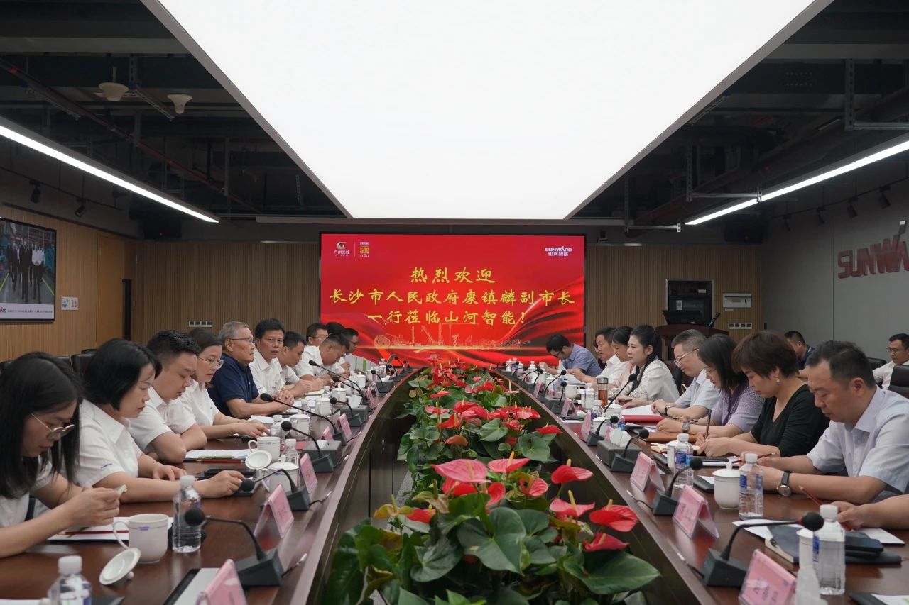 长沙市人民政府副市长、市工商联主席康镇麟调研江南游戏智能