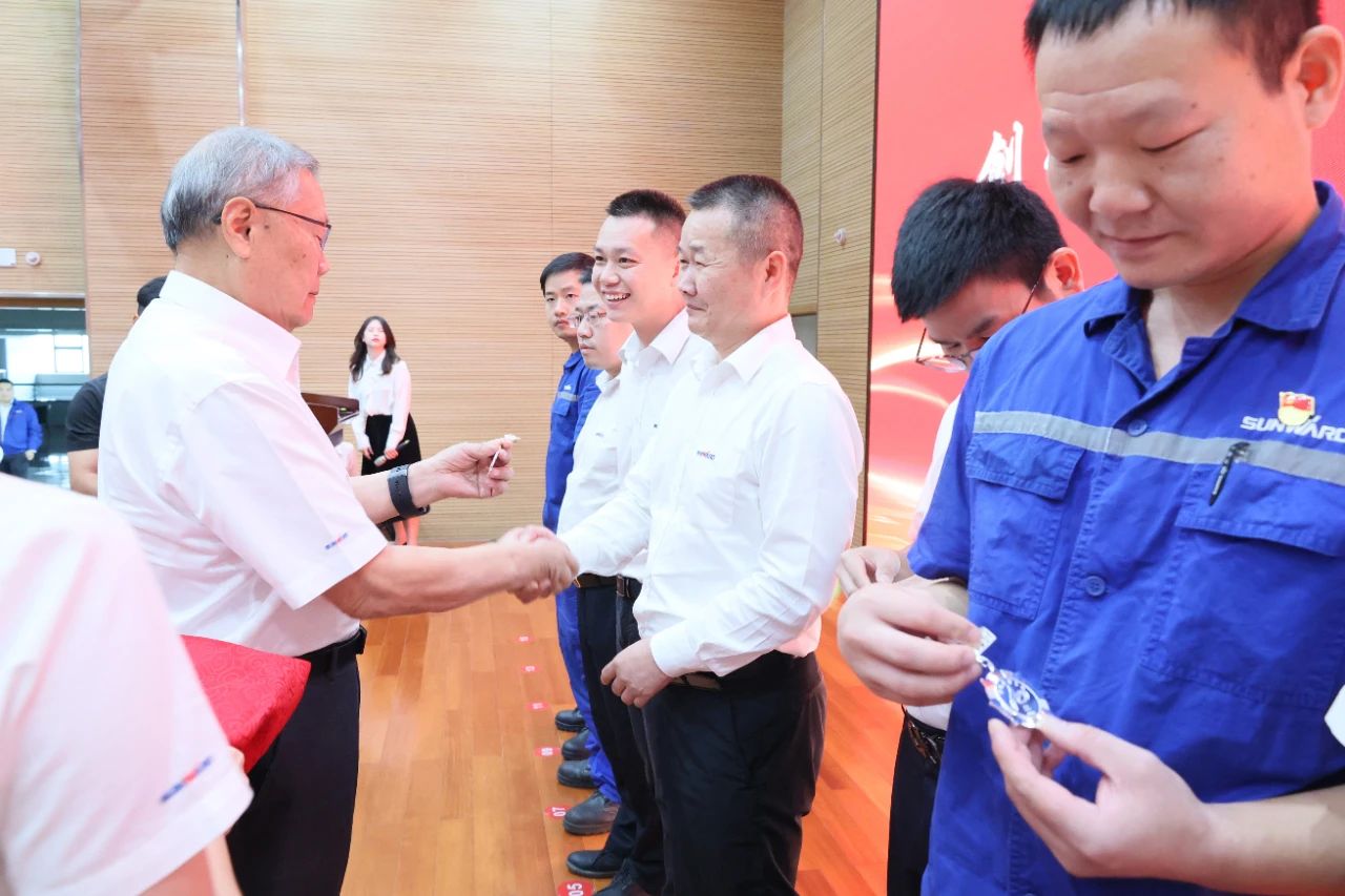 强信心 聚合力 共建美好家园——庆祝江南游戏智能成立24周年表彰大会隆重召开