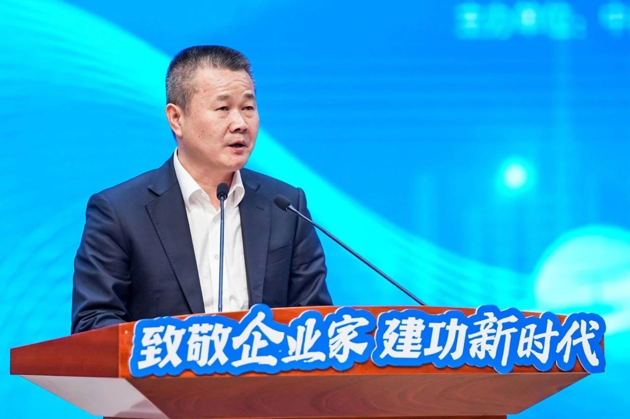 江南游戏智能总经理夏志宏荣获长沙经开区“功勋企业家”荣誉称号