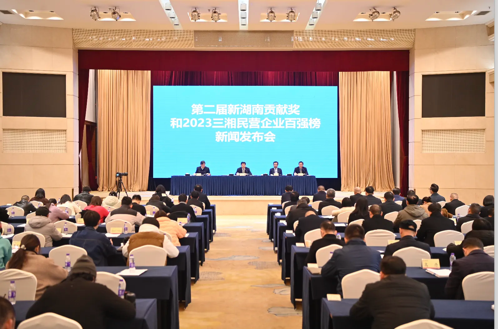 江南游戏智能总经理夏志宏荣获“第二届新湖南贡献奖先进个人”