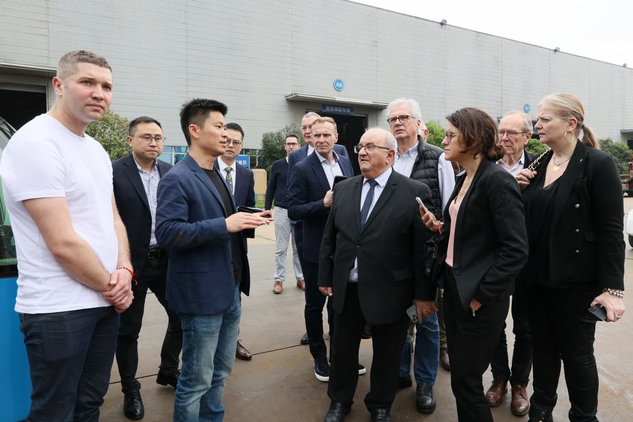 蒙达尔纪市代表团一行考察江南游戏智能