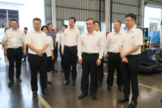 中国贸促会会长任鸿斌调研江南游戏智能