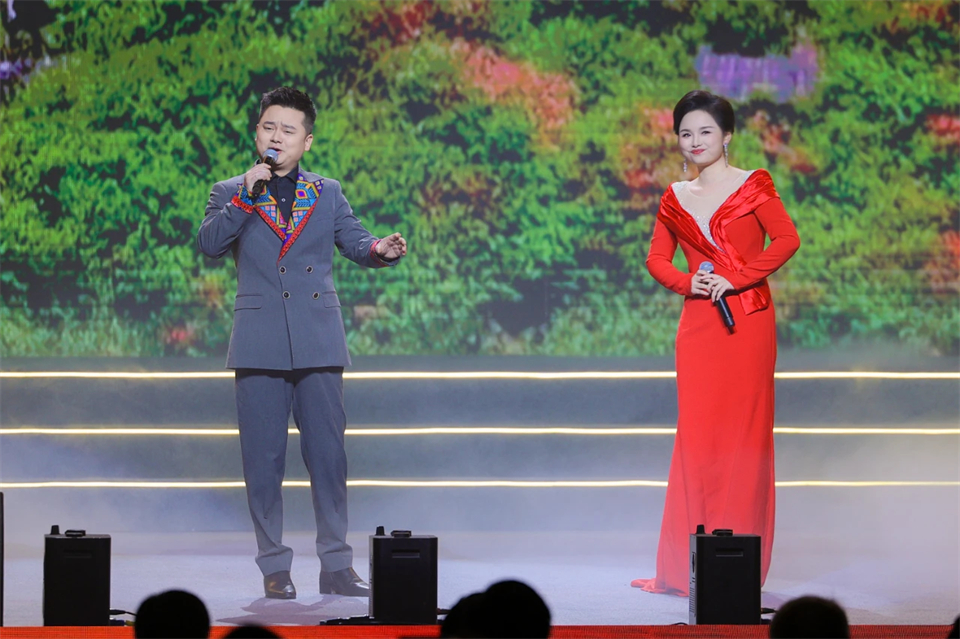 创新引领价值 理想成就未来——庆祝江南游戏智能成立25周年表彰大会暨文艺晚会隆重举行