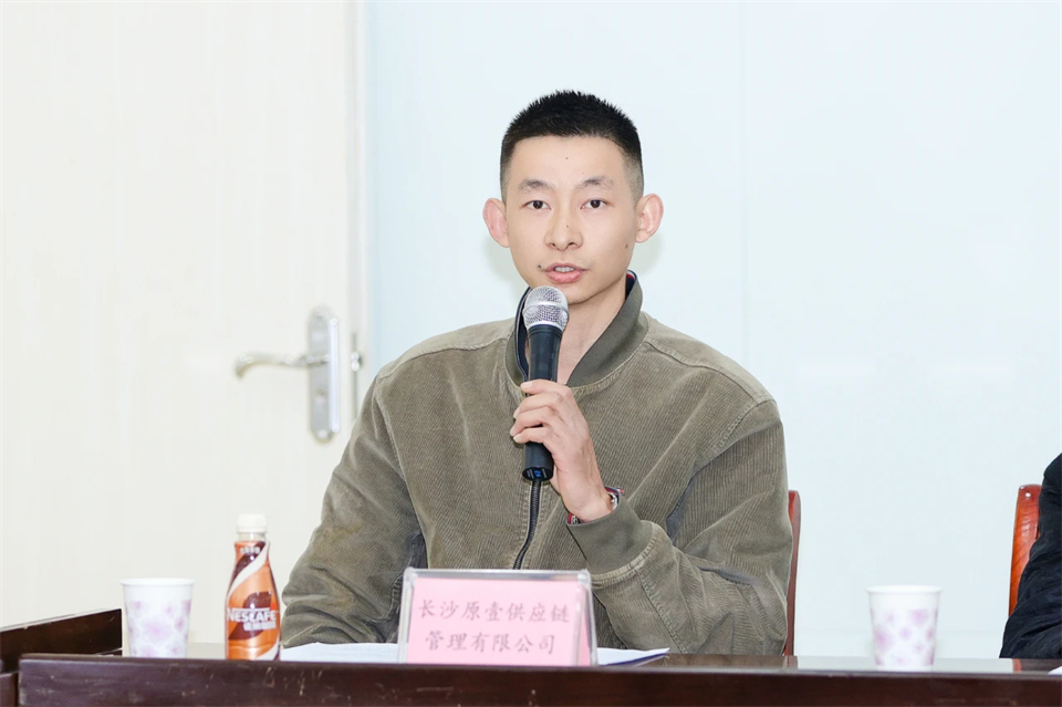 长龙街道、江南游戏智能召开首届年货盛惠暨送春联文化惠民活动工作会议